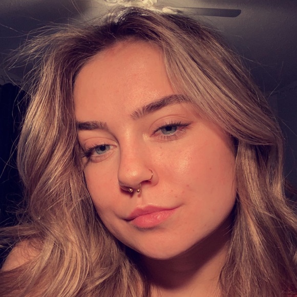 Meet your Posher, Emily - Picture 1 of 1